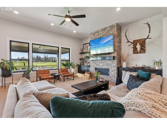 5904 Se MCINNIS St, Hillsboro, OR 97123