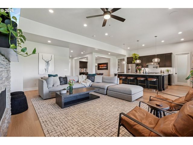 5904 Se MCINNIS St, Hillsboro, OR 97123