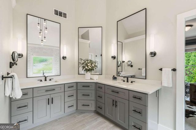 3890 Bridle Ridge Drive, Suwanee, GA 30024