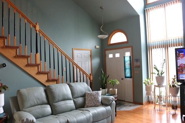 1489 Grand Isle Court, Hobart, IN 46342