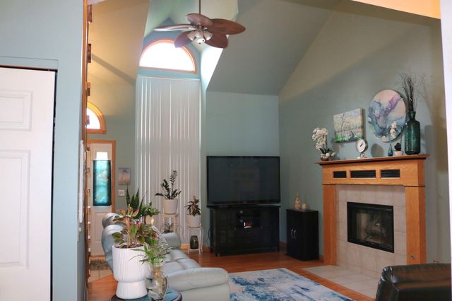 1489 Grand Isle Court, Hobart, IN 46342