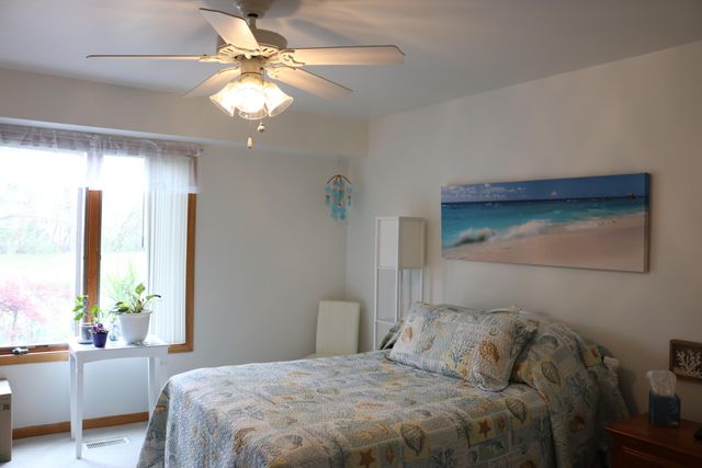 1489 Grand Isle Court, Hobart, IN 46342