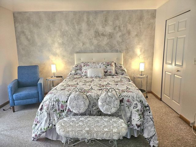 1489 Grand Isle Court, Hobart, IN 46342