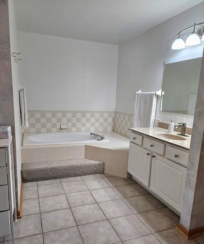 1489 Grand Isle Court, Hobart, IN 46342