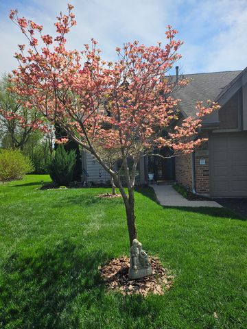 1489 Grand Isle Court, Hobart, IN 46342