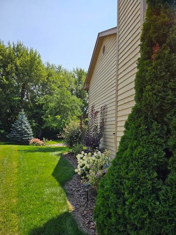 1489 Grand Isle Court, Hobart, IN 46342