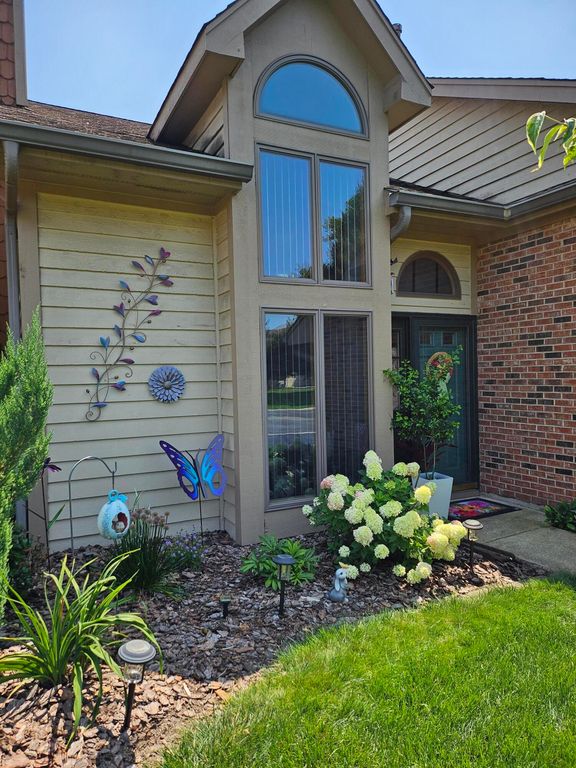 1489 Grand Isle Court, Hobart, IN 46342