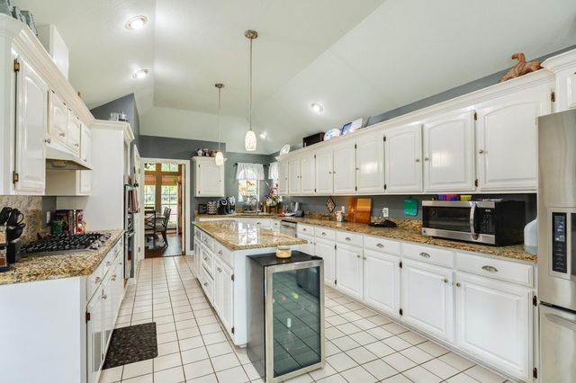914 Oleander Street, Lake Jackson, TX 77566
