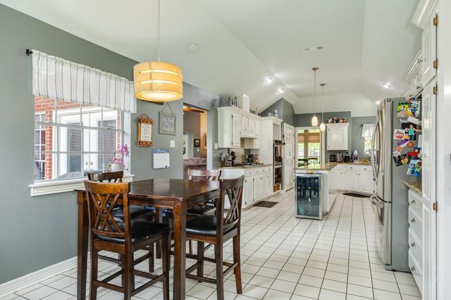 914 Oleander Street, Lake Jackson, TX 77566