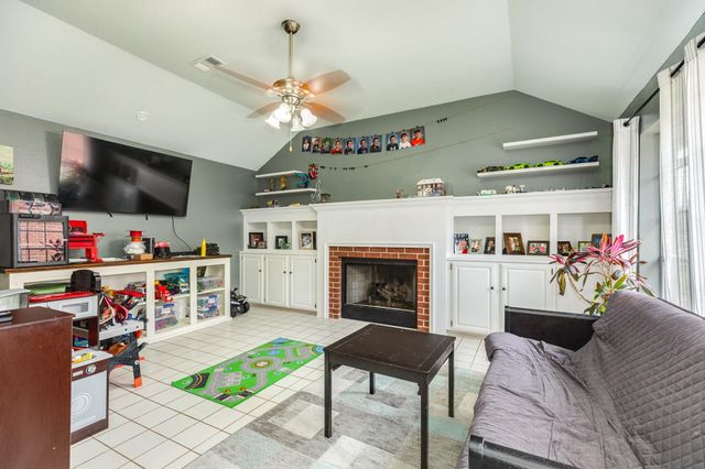 914 Oleander Street, Lake Jackson, TX 77566