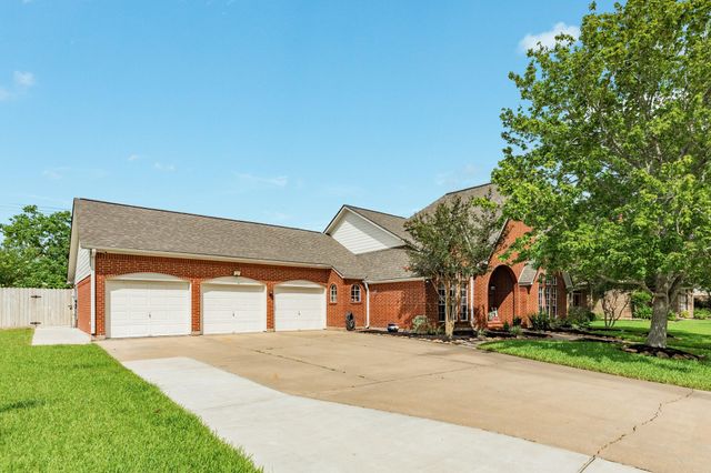 914 Oleander Street, Lake Jackson, TX 77566