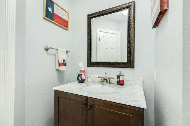 914 Oleander Street, Lake Jackson, TX 77566