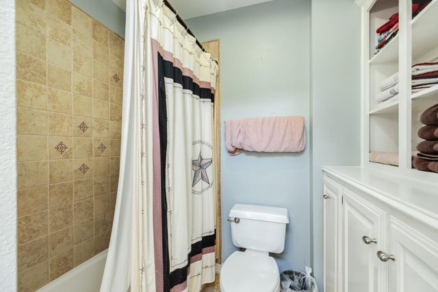 914 Oleander Street, Lake Jackson, TX 77566