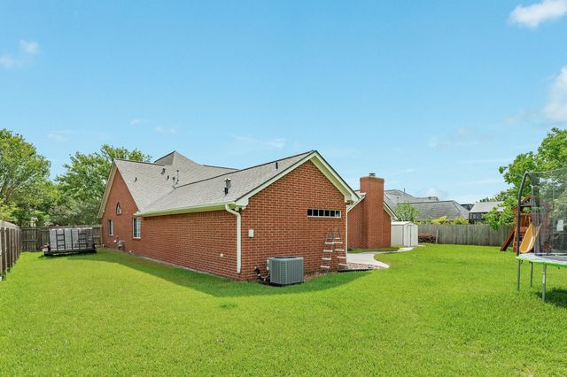 914 Oleander Street, Lake Jackson, TX 77566