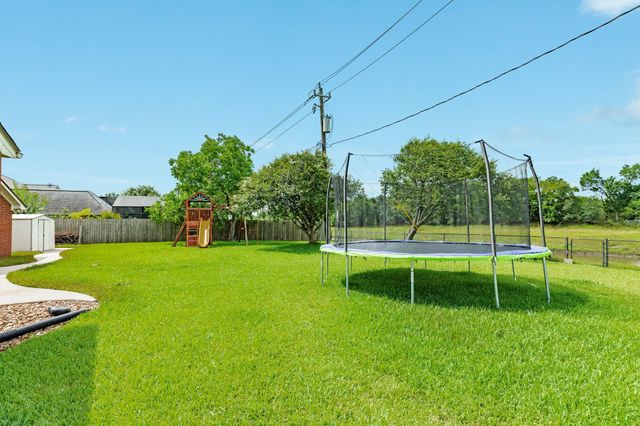 914 Oleander Street, Lake Jackson, TX 77566