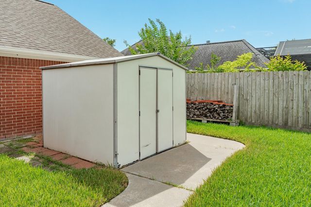 914 Oleander Street, Lake Jackson, TX 77566