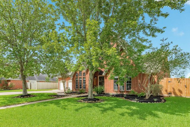 914 Oleander Street, Lake Jackson, TX 77566