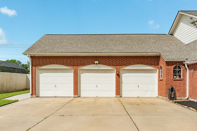 914 Oleander Street, Lake Jackson, TX 77566