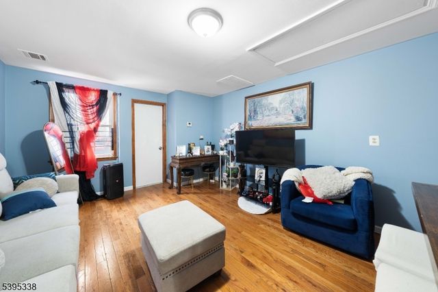 212 S 10Th St, Newark City, NJ 07107