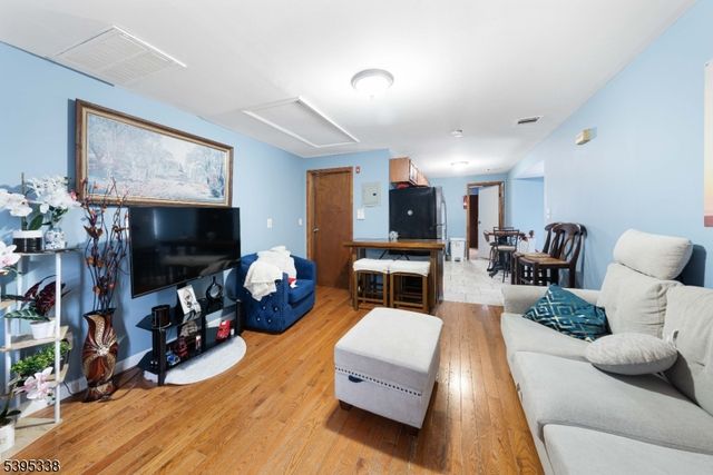 212 S 10Th St, Newark City, NJ 07107