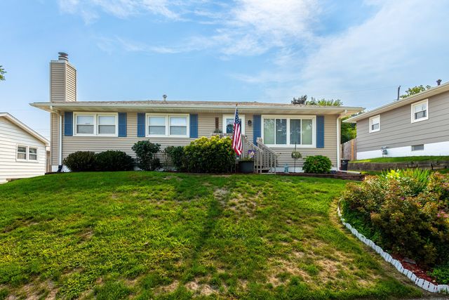 8021 8th Street W, Rock Island, IL 61201