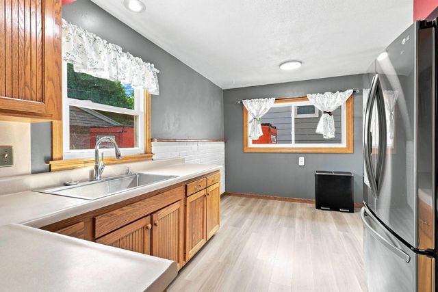 8021 8th Street W, Rock Island, IL 61201
