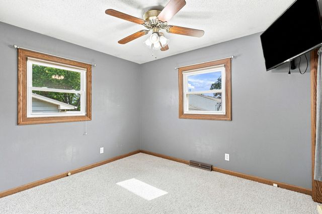 8021 8th Street W, Rock Island, IL 61201