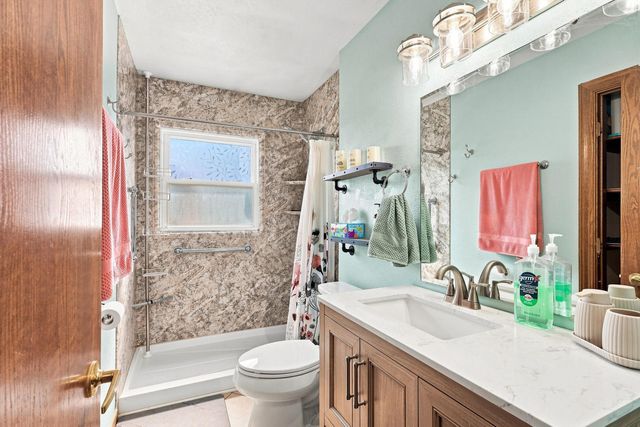 8021 8th Street W, Rock Island, IL 61201