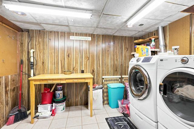 8021 8th Street W, Rock Island, IL 61201
