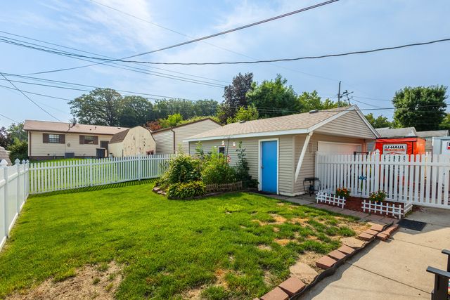 8021 8th Street W, Rock Island, IL 61201