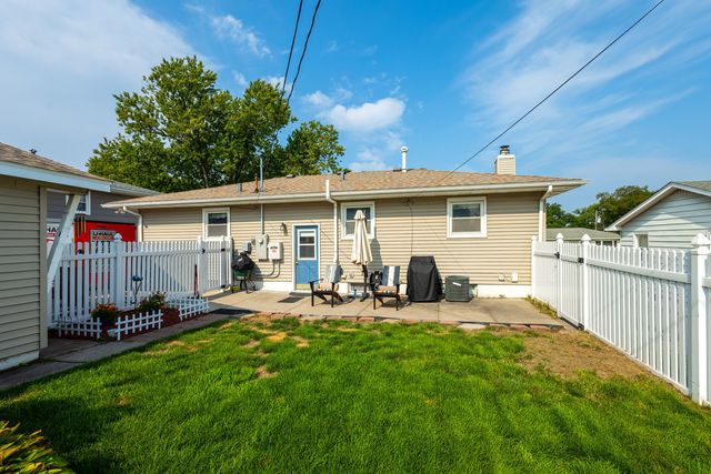 8021 8th Street W, Rock Island, IL 61201
