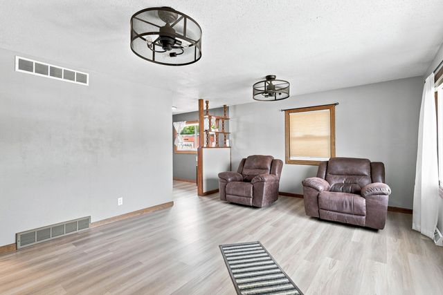 8021 8th Street W, Rock Island, IL 61201