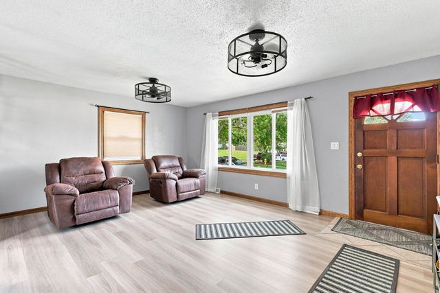 8021 8th Street W, Rock Island, IL 61201