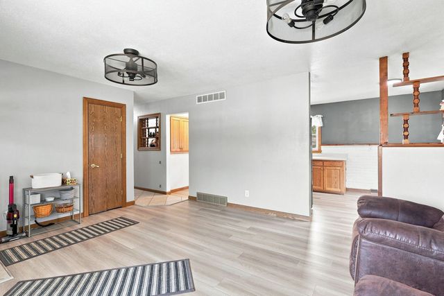 8021 8th Street W, Rock Island, IL 61201
