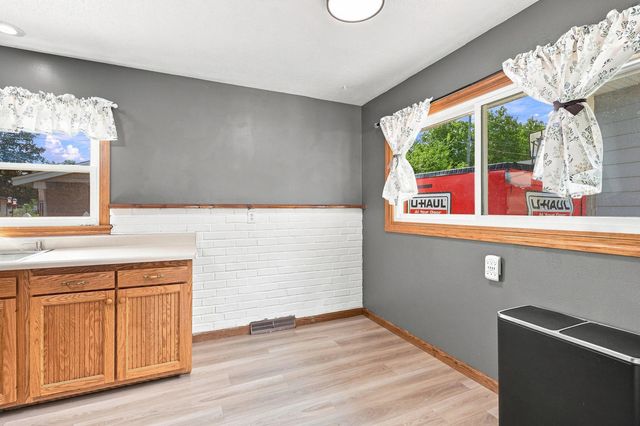 8021 8th Street W, Rock Island, IL 61201