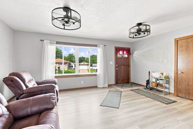 8021 8th Street W, Rock Island, IL 61201
