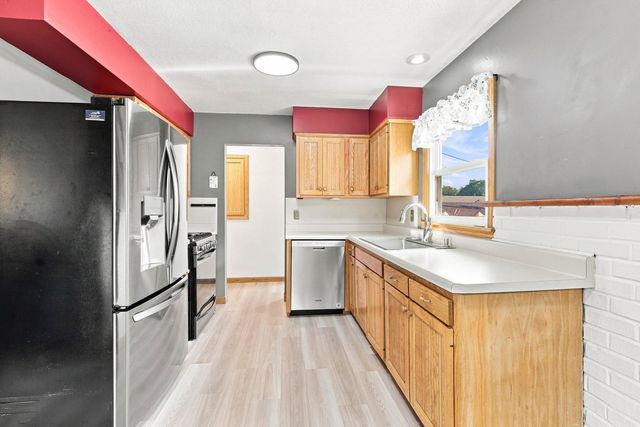 8021 8th Street W, Rock Island, IL 61201