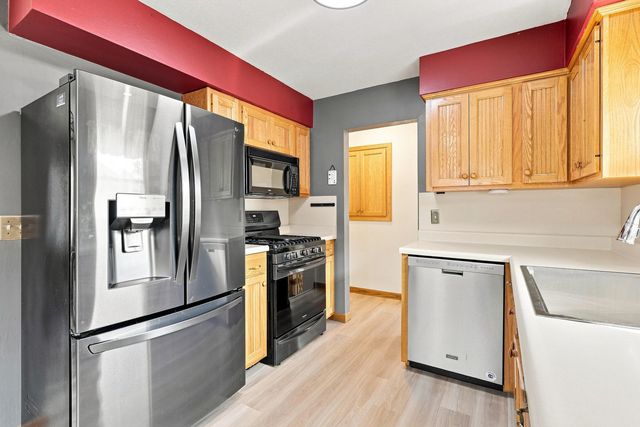8021 8th Street W, Rock Island, IL 61201