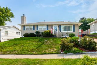 8021 8th Street W, Rock Island, IL 61201