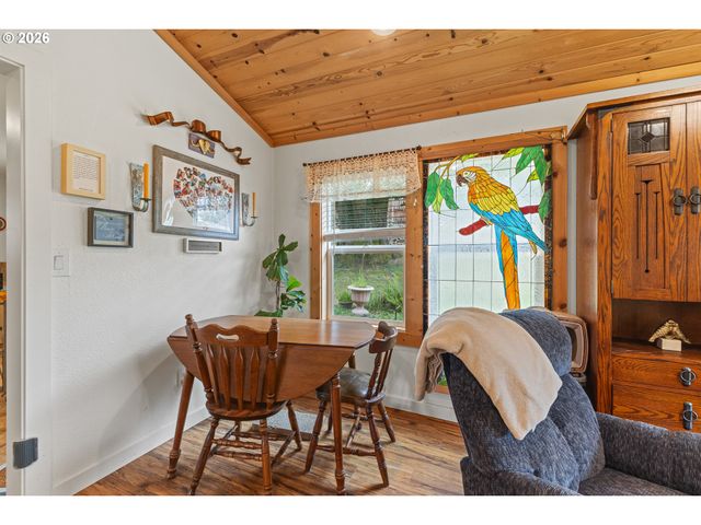 131 BENDER St, Myrtle Point, OR 97458