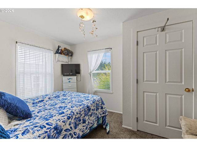131 BENDER St, Myrtle Point, OR 97458