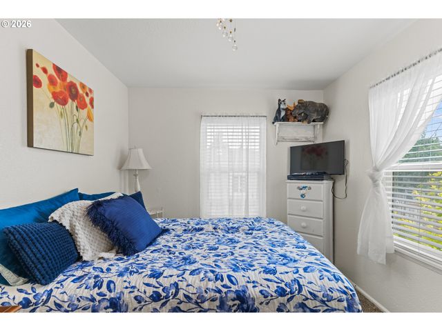 131 BENDER St, Myrtle Point, OR 97458