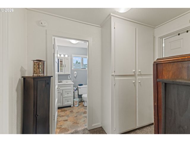 131 BENDER St, Myrtle Point, OR 97458