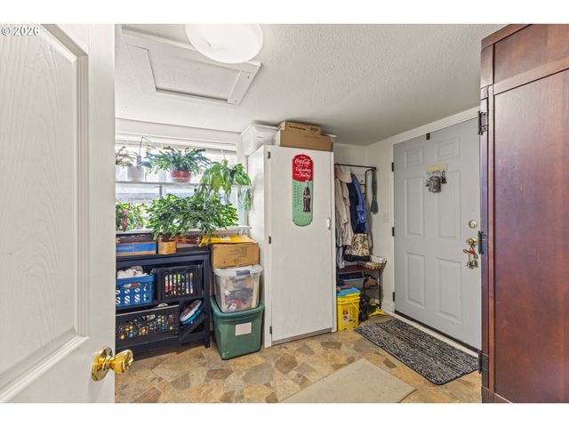 131 BENDER St, Myrtle Point, OR 97458