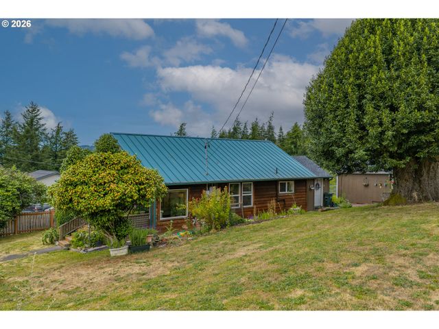 131 BENDER St, Myrtle Point, OR 97458