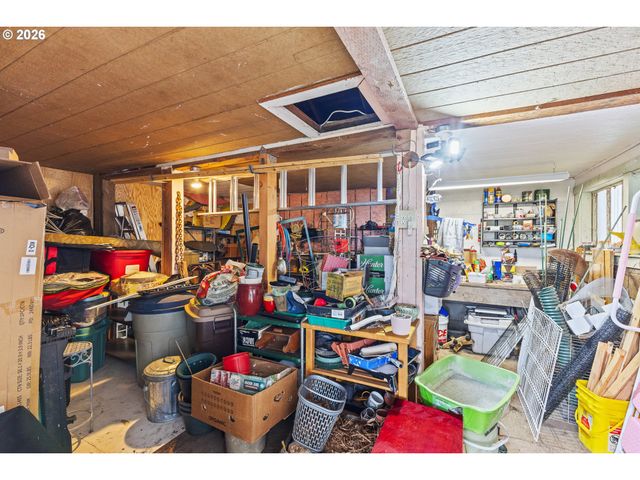 131 BENDER St, Myrtle Point, OR 97458