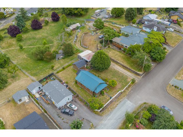 131 BENDER St, Myrtle Point, OR 97458