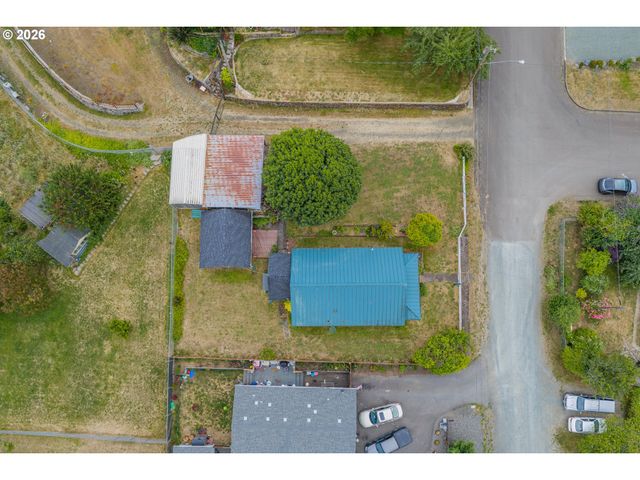 131 BENDER St, Myrtle Point, OR 97458
