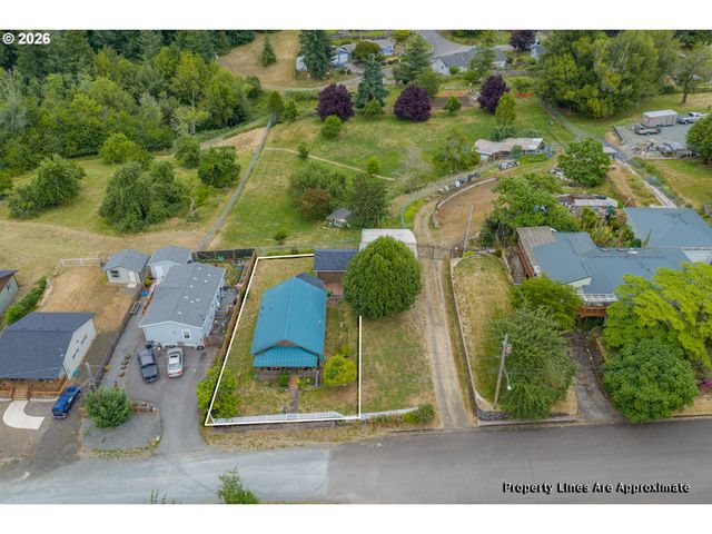131 BENDER St, Myrtle Point, OR 97458