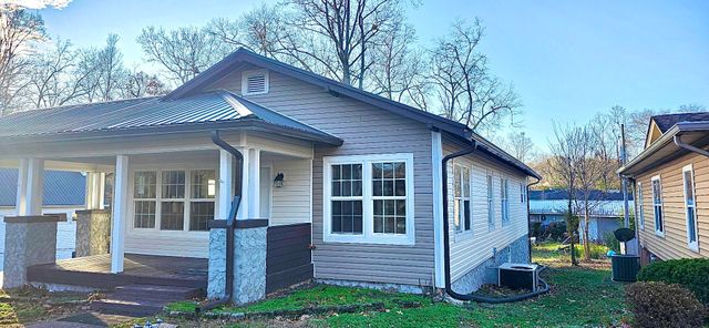 1322 Pennsylvania Avenue, Etowah, TN 37331